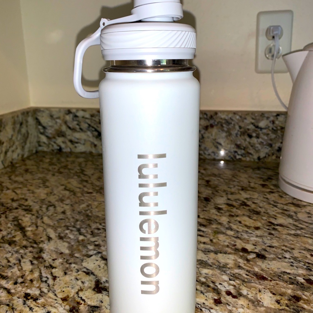 Lululemon water bottle